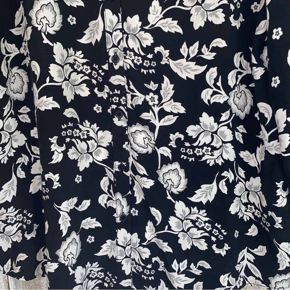 White House Black Market Black & White Floral Lace Trim Button Blouse - Picture 3 of 6